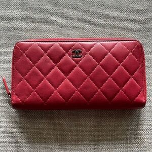 Chanel | Quilted Lambskin Diamond Stitch Full Zippy Long Wallet Silver H…